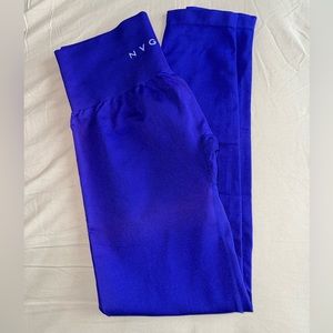 NVGTN SOLID SEAMLESS LEGGINGS IN COBALT